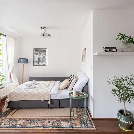 Appartamento Charming In Vrovice With Roof Terrace Praga