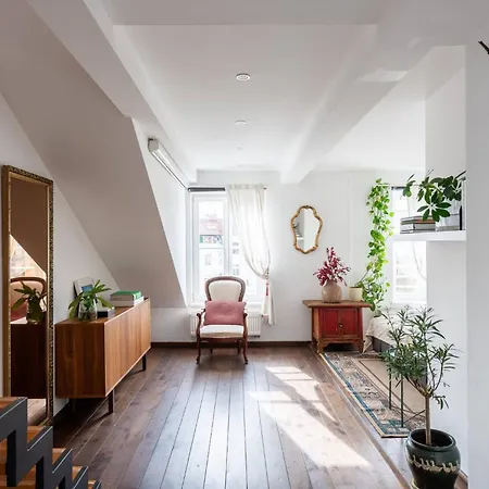 Charming In Vrsovice With Roof Terrace * Prague